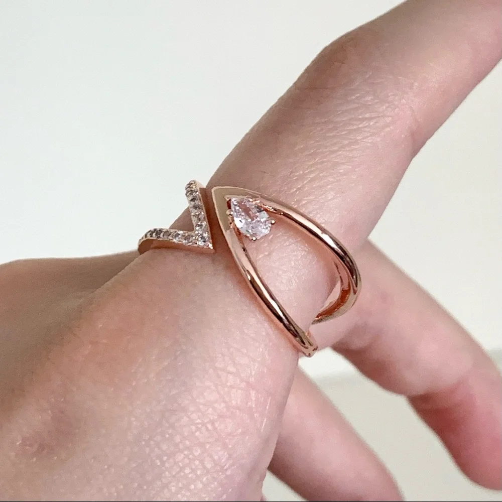 NWOT Rose gold X ring